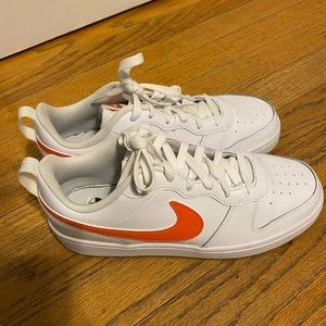 Nike Kids' Grade School Court Borough Low 2 Shoes